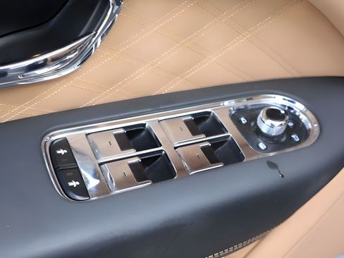 Used 2024 Bentley Bentayga Extended Wheelbase AWD/4WD image 13