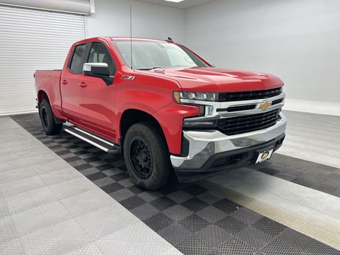 Used 2022 Chevrolet Silverado 1500 LT w/ Z71 Off-Road Package AWD/4WD image 7