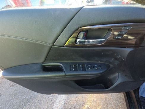 Used 2017 Honda Accord Touring image 14