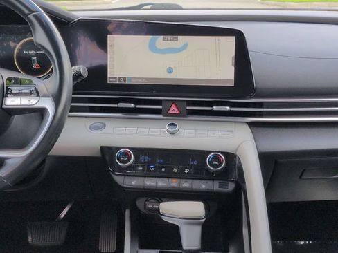 Used 2023 Hyundai Elantra Limited FWD image 17