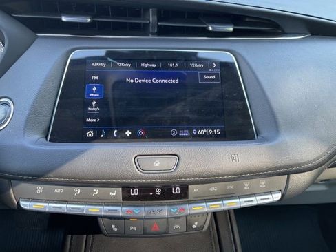 Used 2020 Cadillac XT4 Premium Luxury w/ Cold Weather Package AWD/4WD image 8