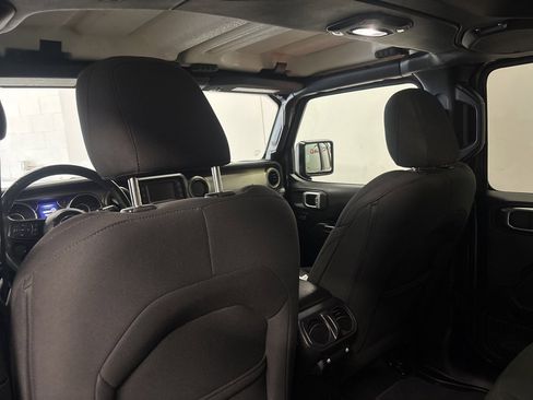 Used 2018 Jeep Wrangler Unlimited Sport S image 11