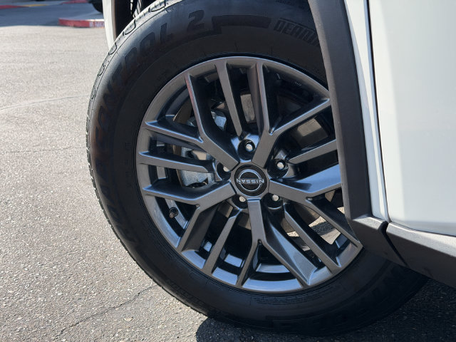 Used 2024 Nissan Rogue S AWD/4WD image 10