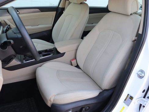 Used 2017 Hyundai Sonata Sport w/ Cargo Package FWD image 4