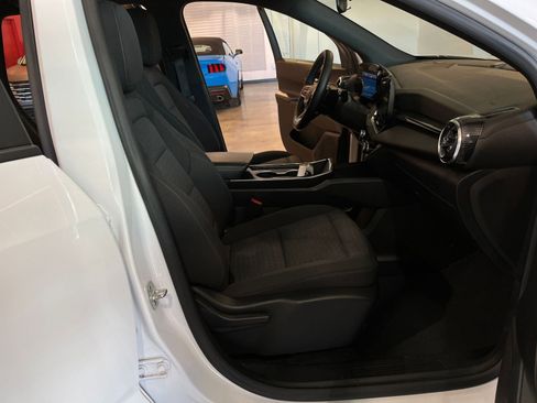 Used 2025 Chevrolet Equinox LT image 36