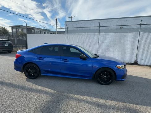 Used 2023 Honda Civic Sport image 9