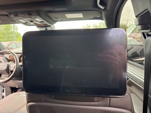 Used 2025 GMC Yukon AT4 Ultimate w/ LPO, Floor Liner Package AWD/4WD image 17
