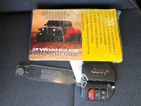 Used 2025 Jeep Wrangler Unlimited Sahara w/ Safety Group image 33