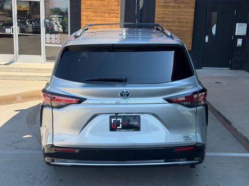 Used 2023 Toyota Sienna Platinum AWD/4WD image 10