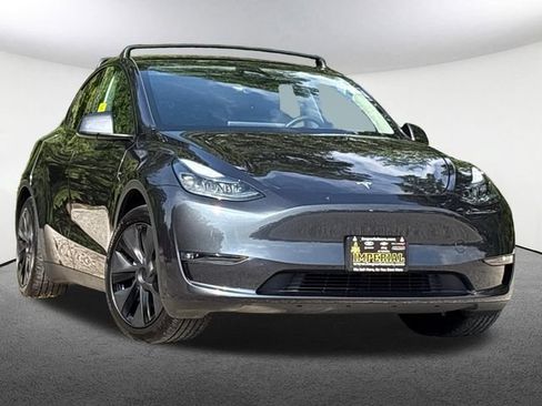 Used 2025 Tesla Model Y Long Range AWD/4WD image 2