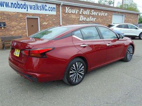 Used 2024 Nissan Altima 2.5 SV image 5