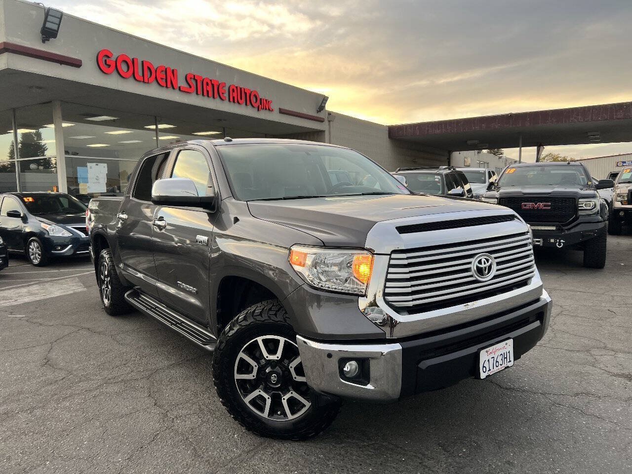 Used 2017 Toyota Tundra Limited w/ Limited Premium Package AWD/4WD image 2
