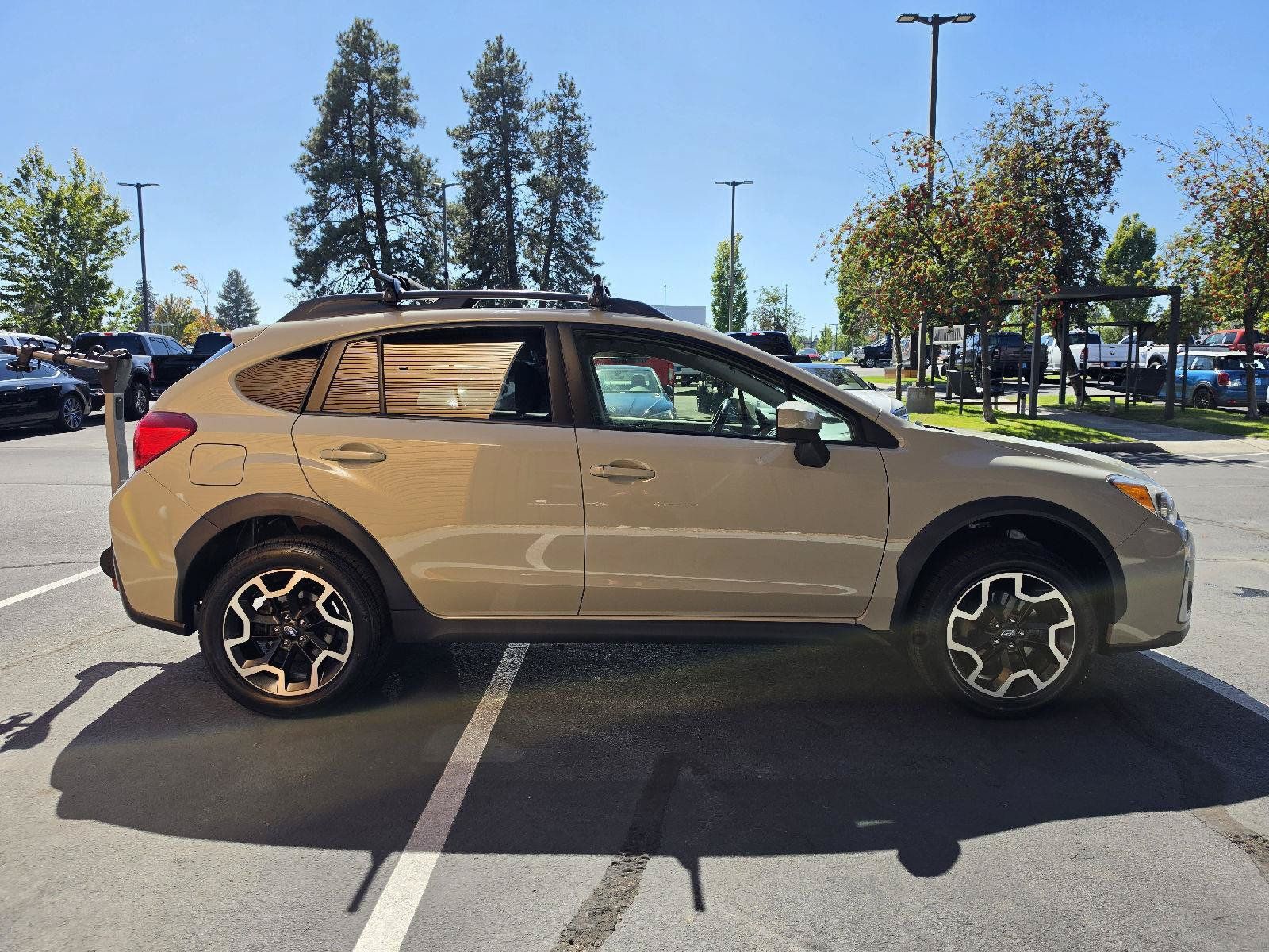 Used 2017 Subaru Crosstrek 2.0i Premium AWD/4WD image 6