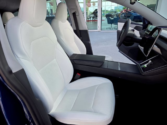 Used 2026 Tesla Model Y Long Range RWD image 23