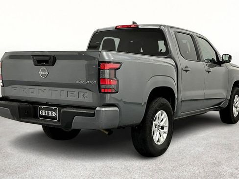 Used 2024 Nissan Frontier SV image 2