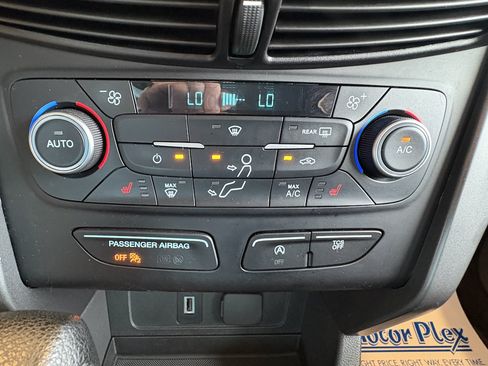 Used 2018 Ford Escape SE w/ SE Sync 3 Package FWD image 19