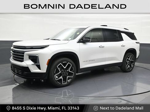 Used 2025 Chevrolet Traverse High Country FWD image 1