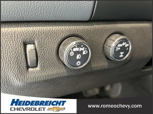 Used 2022 Chevrolet Colorado Z71 AWD/4WD image 30