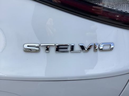 Used 2024 Alfa Romeo Stelvio Veloce image 40