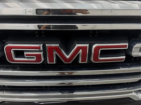Used 2022 GMC Sierra 1500 SLT w/ SLT Premium Plus Package AWD/4WD image 34