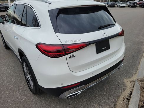 Used 2025 Mercedes-Benz GLC 300 4MATIC image 15