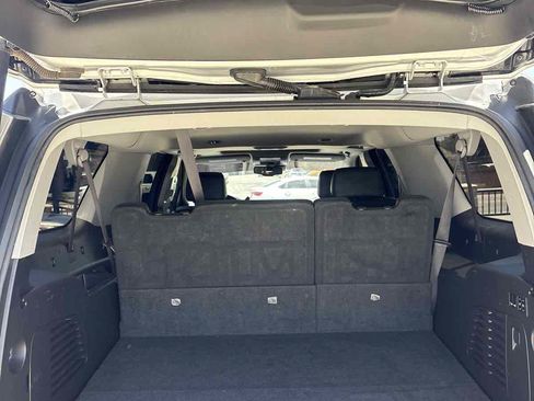 Used 2016 Chevrolet Suburban LTZ RWD image 21