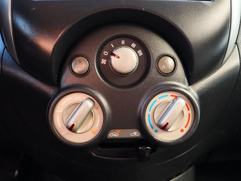 Used 2012 Nissan Versa SV image 45