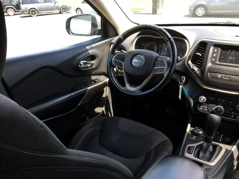 Used 2017 Jeep Cherokee Latitude w/ Safety/Convenience Group image 12