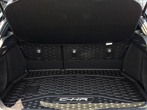 Used 2022 Toyota C-HR XLE FWD image 29