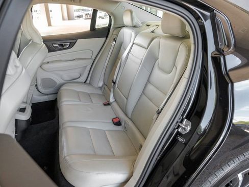 Used 2021 Volvo S60 T5 Momentum image 42