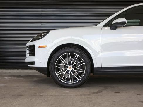New 2025 Porsche Cayenne image 12