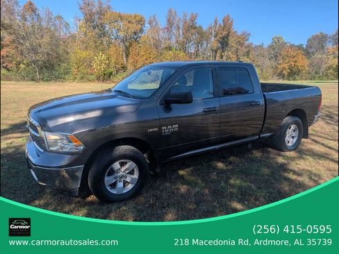 Used 2019 RAM 1500 Classic SLT image 3