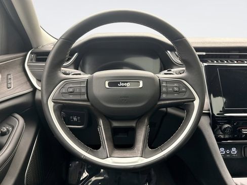 Used 2022 Jeep Grand Cherokee L Limited AWD/4WD image 12