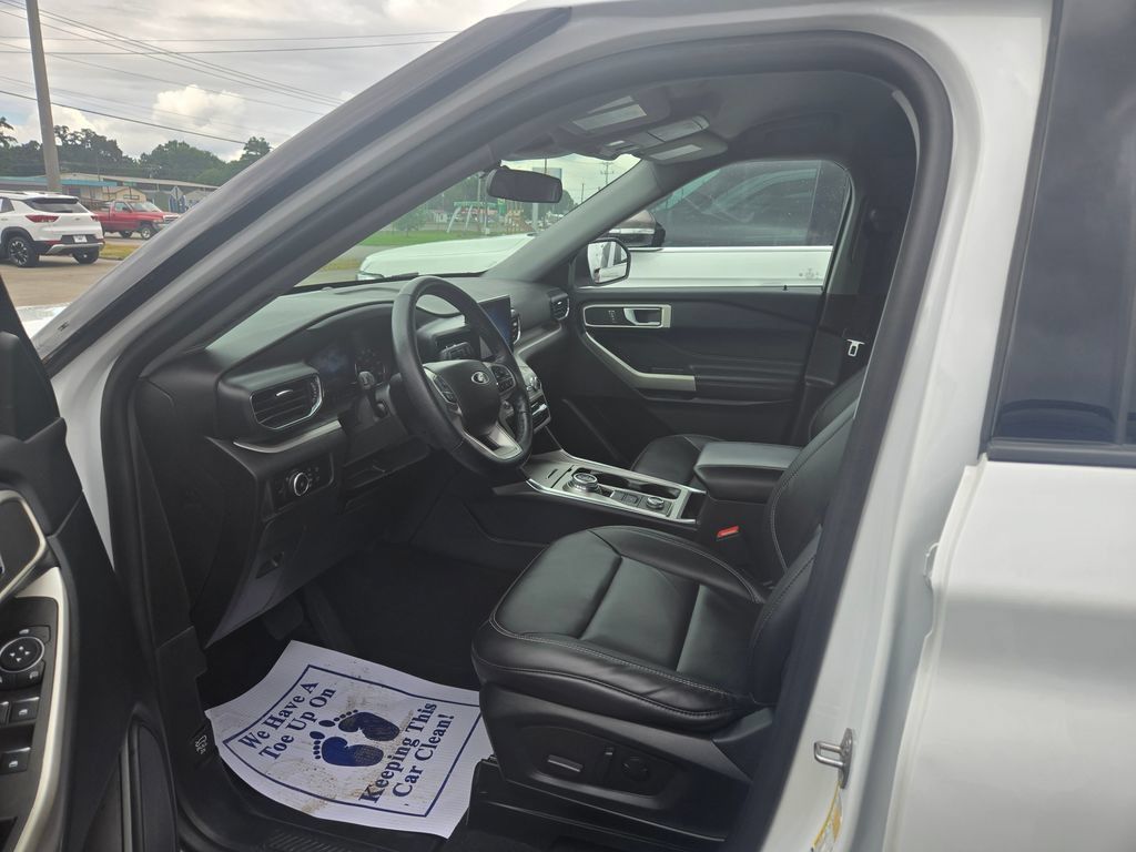 Used 2023 Ford Explorer XLT w/ Equipment Group 202A AWD/4WD image 7