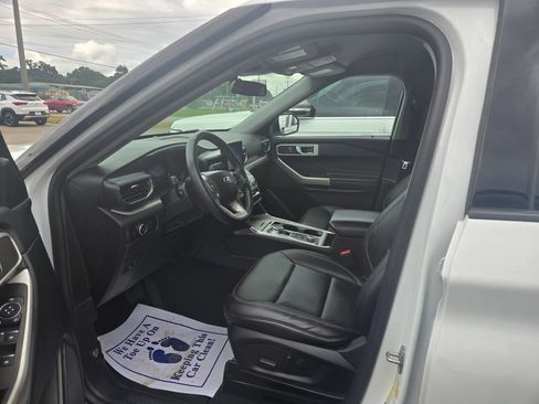 Used 2023 Ford Explorer XLT w/ Equipment Group 202A AWD/4WD image 7
