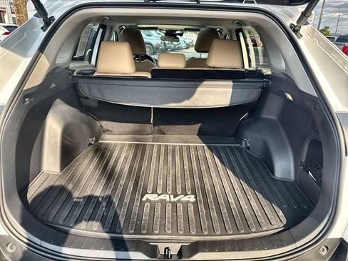 Used 2025 Toyota RAV4 XLE image 32