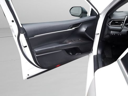 Certified 2023 Toyota Camry SE FWD image 15