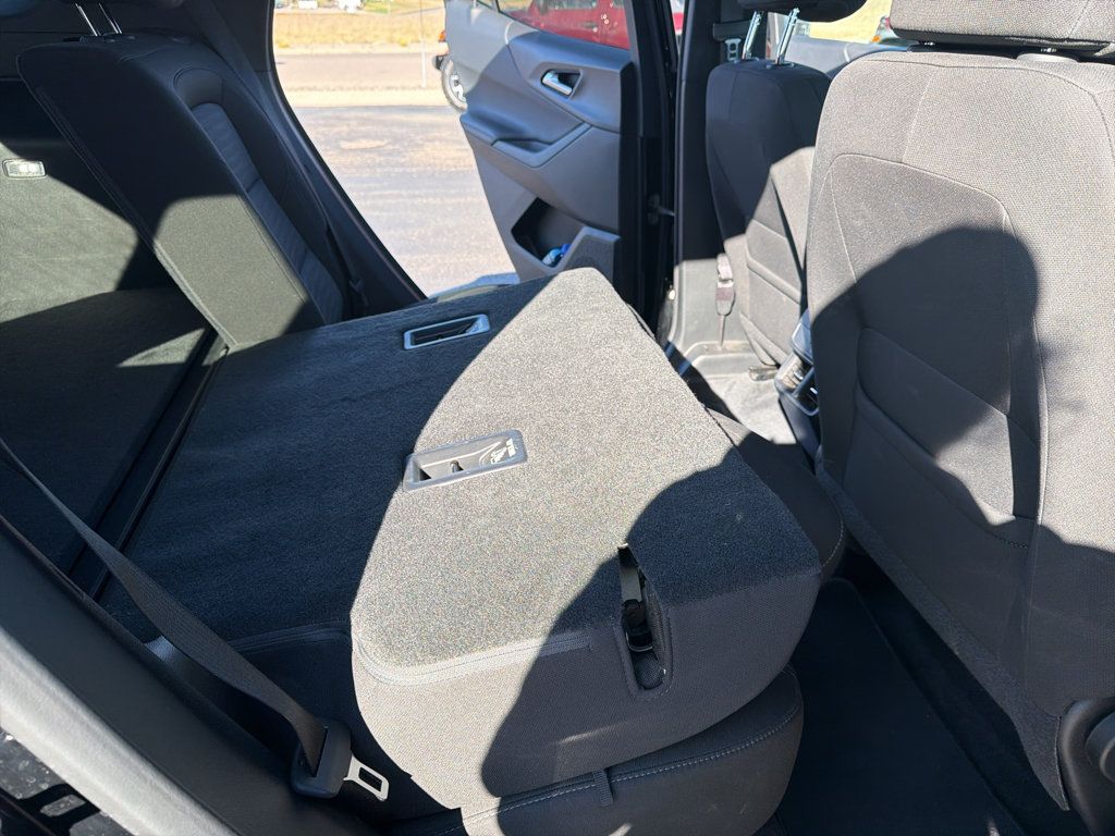 Used 2025 Chevrolet Equinox LT AWD/4WD image 16