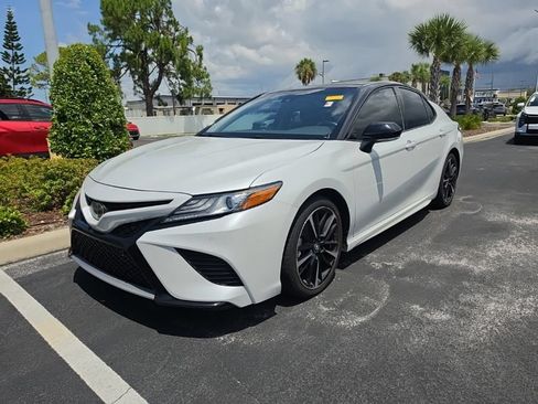 Used 2018 Toyota Camry XSE FWD image 6
