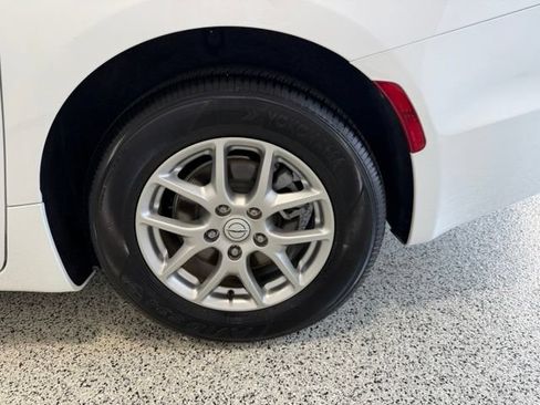 Used 2026 Chrysler Pacifica Select FWD image 38