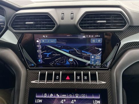 Used 2024 Lamborghini Urus Performante AWD/4WD image 12