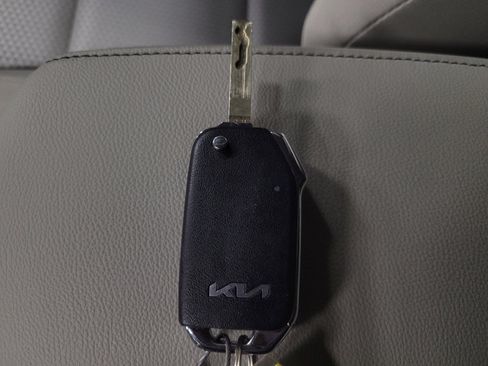 Used 2025 Kia Soul LX w/ LX Technology Package image 32