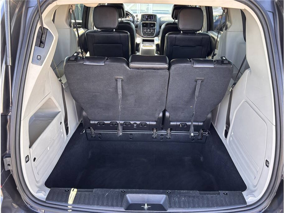 Used 2019 Dodge Grand Caravan SXT FWD image 17