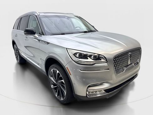 Used 2020 Lincoln Aviator Reserve w/ Equipment Group 202A AWD/4WD image 4
