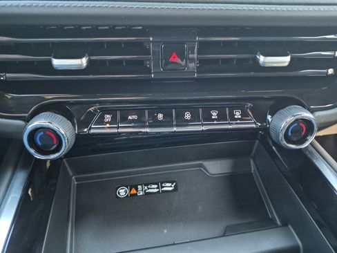 Used 2026 Chevrolet Suburban Z71 w/ Comfort Package image 18