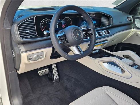 New 2026 Mercedes-Benz GLS 580 4MATIC image 9