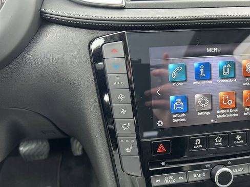 Certified 2025 INFINITI QX50 Luxe image 21