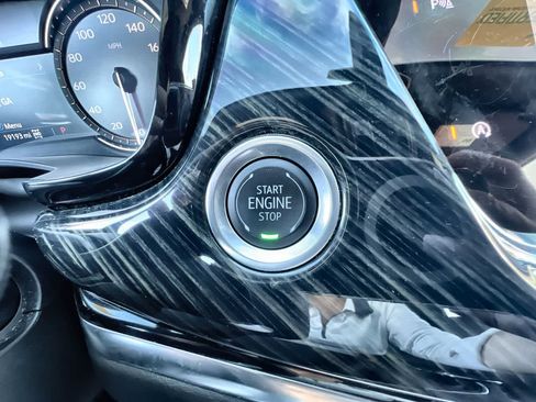 Used 2025 Cadillac XT6 Premium Luxury image 17