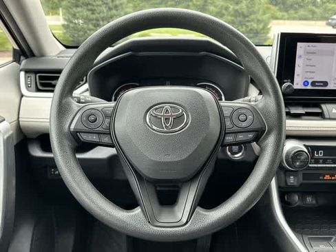 Used 2024 Toyota RAV4 XLE AWD/4WD image 7