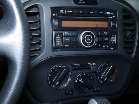 Used 2014 Nissan Juke S image 24